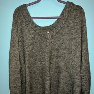 H&M DEEP V SWEATER, FOREST GREEN, RUNS LARGE